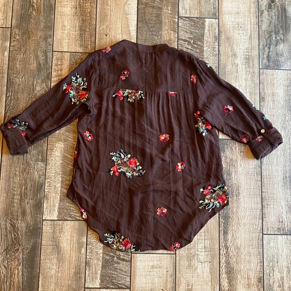 Figueroa & Flower Brown Floral Embroidered Women's Top - Picture 3 of 12